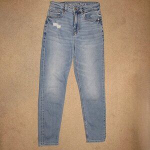 EUC Women's American Eagle Outfitters Stretch Mom Jean Size 00 Short